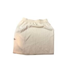 St. John Knit Pencil Skirt in Ivory–Pull-On Classic.No size tag measures a small